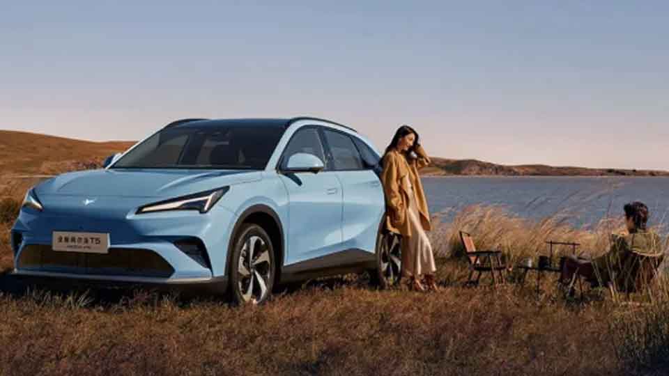 北汽极狐全新阿尔法T5 开启预售